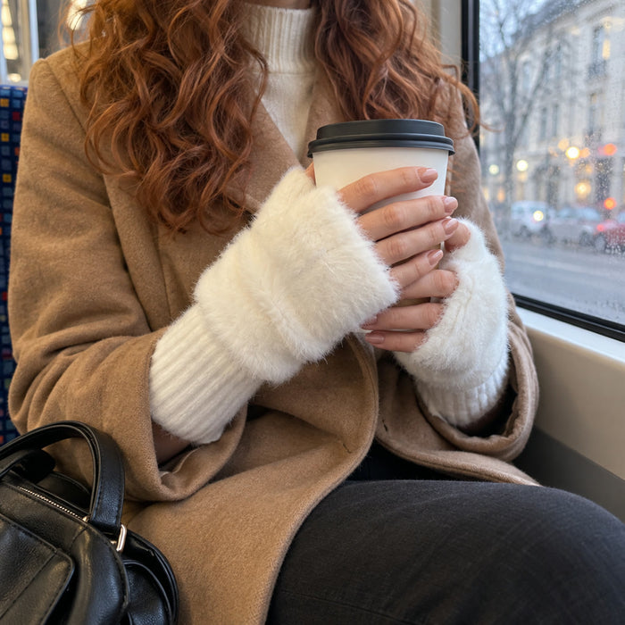 Fingerlose Plüsch-Handschuhe für Damen im Winter – weich, Fingerspitzen frei für Handy und Tastatur, in Schwarz, Khaki, Weiß, Rosa