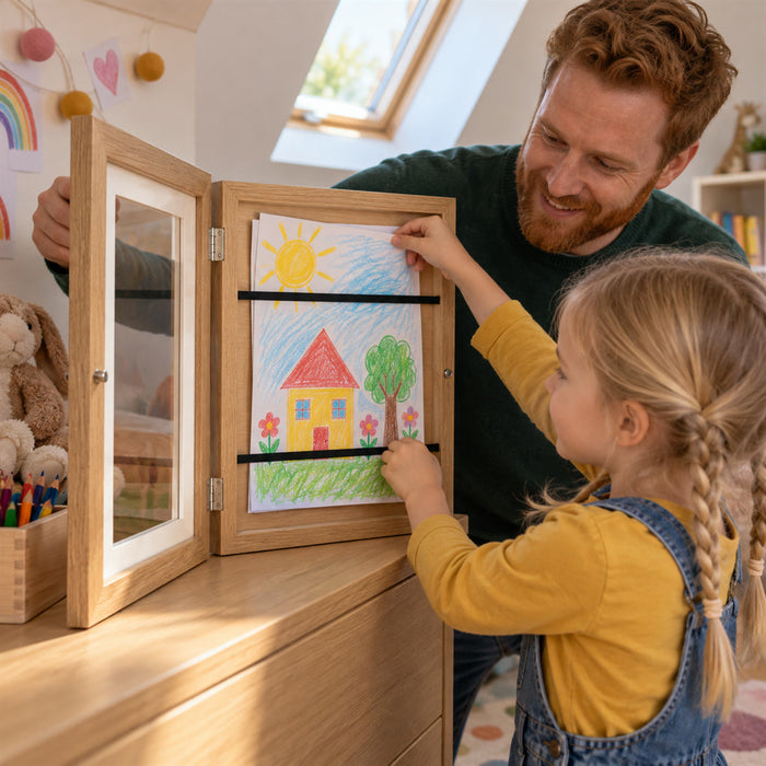 Aufklappbarer Bilderrahmen für bis zu 150 Kinderzeichnungen im modernen Stil für Wand und Tisch – Frontwechsel, 3 Farben