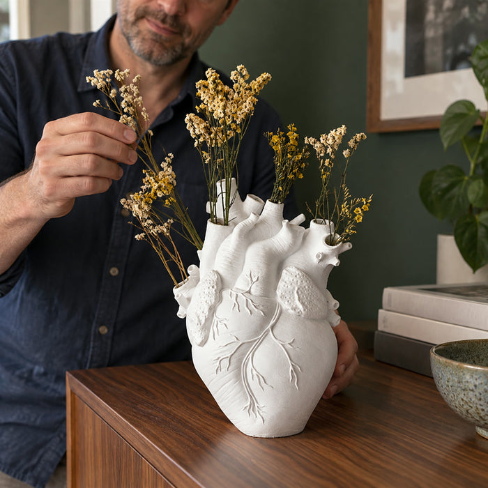 Vase in Form eines anatomischen Herzens für frische und künstliche Blumen in Wohnzimmer und Esszimmer – Deko-Skulptur, Rot, Weiß, Gold, Schwarz