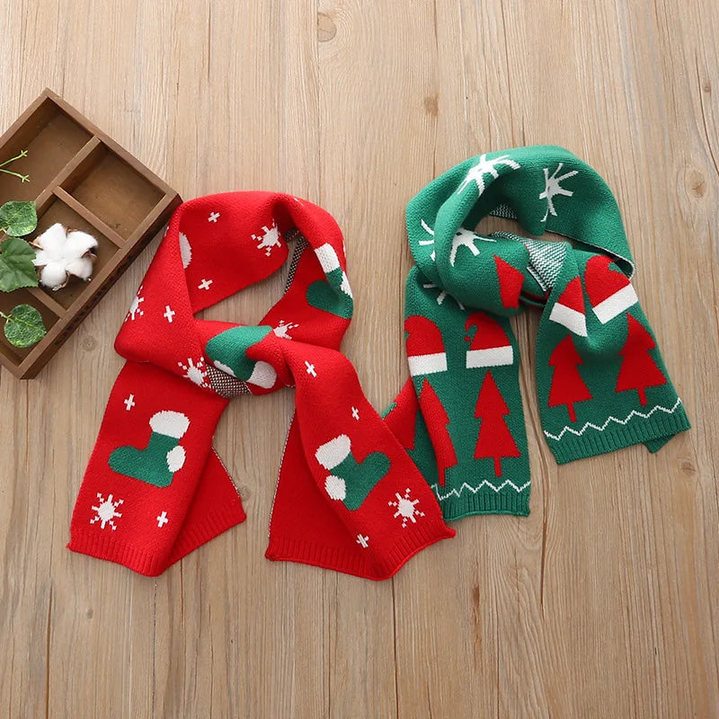 Weihnachts-Strickschal für Kinder für Winter und Festtage – gestrickt, weihnachtliches Motiv, in Grün und Rot