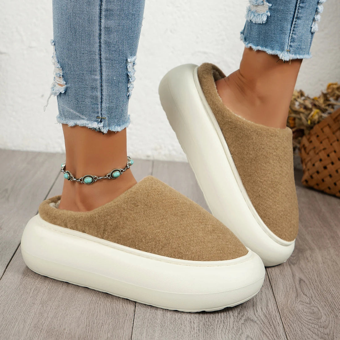 Warme Plüsch-Hausschuhe für Damen für Wohnung und gemütliche Abende – weich und leicht, in Beige und Braun, US-Größen 5,5 bis 7,5