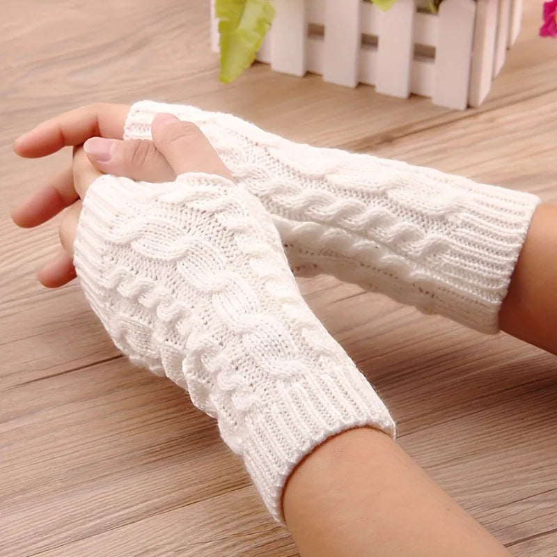 Fingerlose Strickhandschuhe mit Zopfmuster für Damen für Winteralltag, Büro und Smartphone – Armstulpen mit Daumenloch, Weiß, Schwarz oder Grau