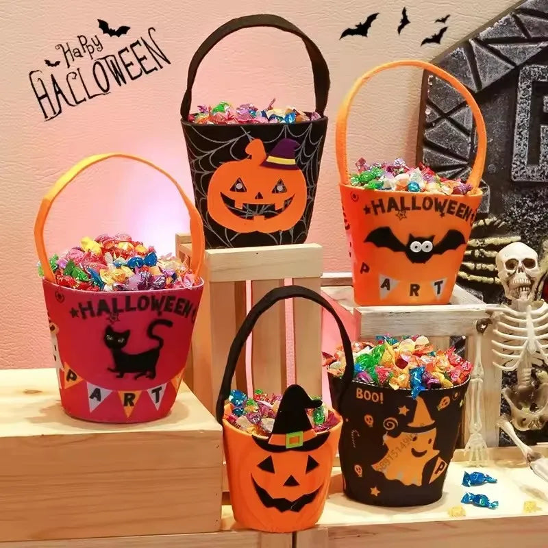 Halloween-Süßigkeiteneimer aus Vliesstoff für Kinder für Süßes-oder-Saures und Party – ca. 19 bis 24,5 cm hoch, Henkel, 4 Motive