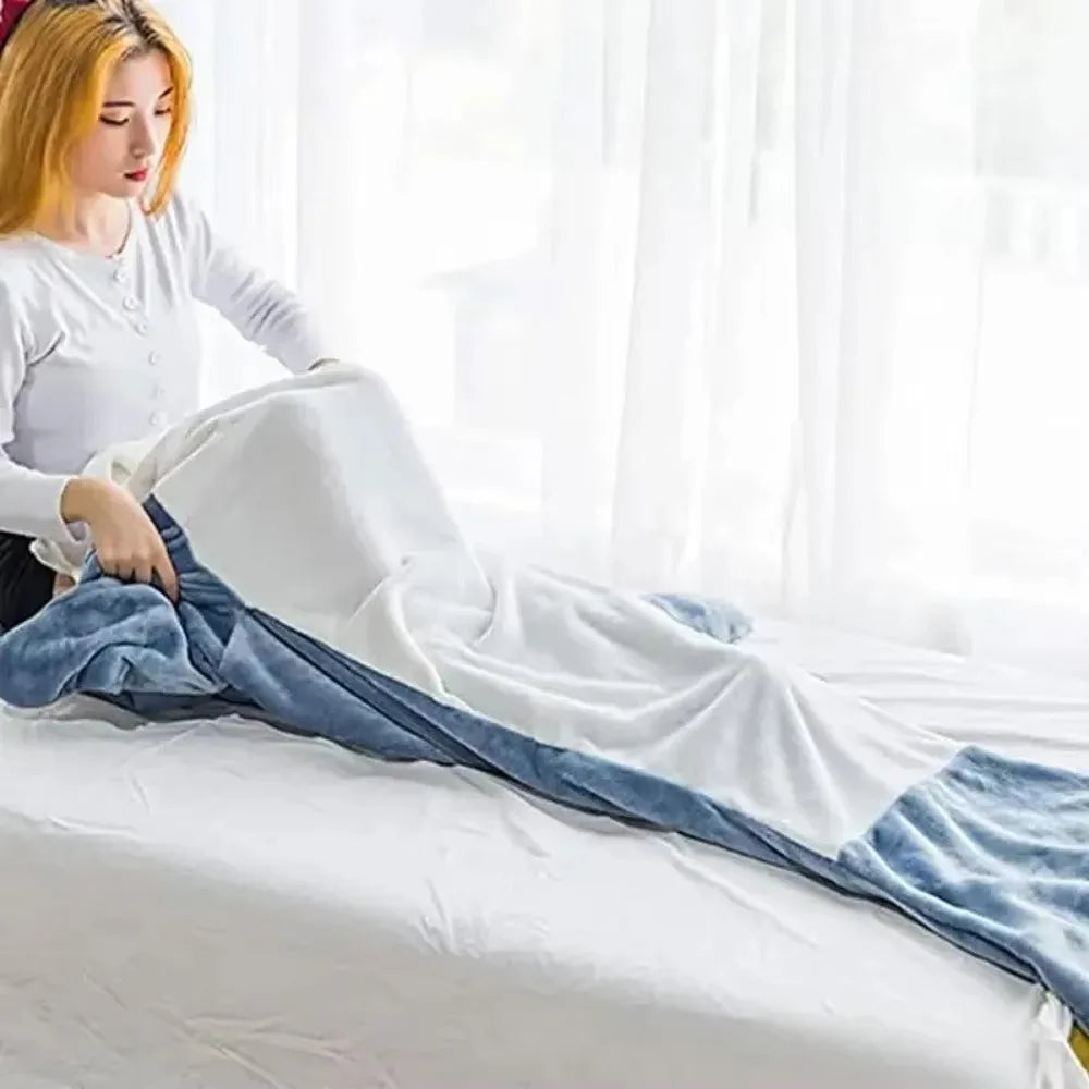 Tragbare Kuscheldecke mit Kapuze im Hai-Design aus weichem Flanell für Filmabende und Loungewear – Polyester, waschbar, Blau oder Rosa, M bis XXL