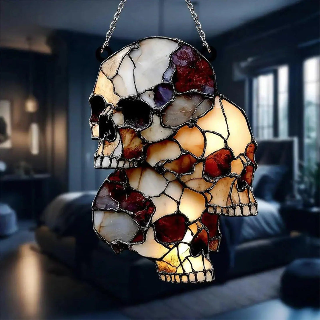 Hängende Totenkopf-Deko aus Acryl und Metall als Lichtfänger für Fenster und Veranda – Halloween, 15 cm, mit Kette, 3 oder 4 Schädel