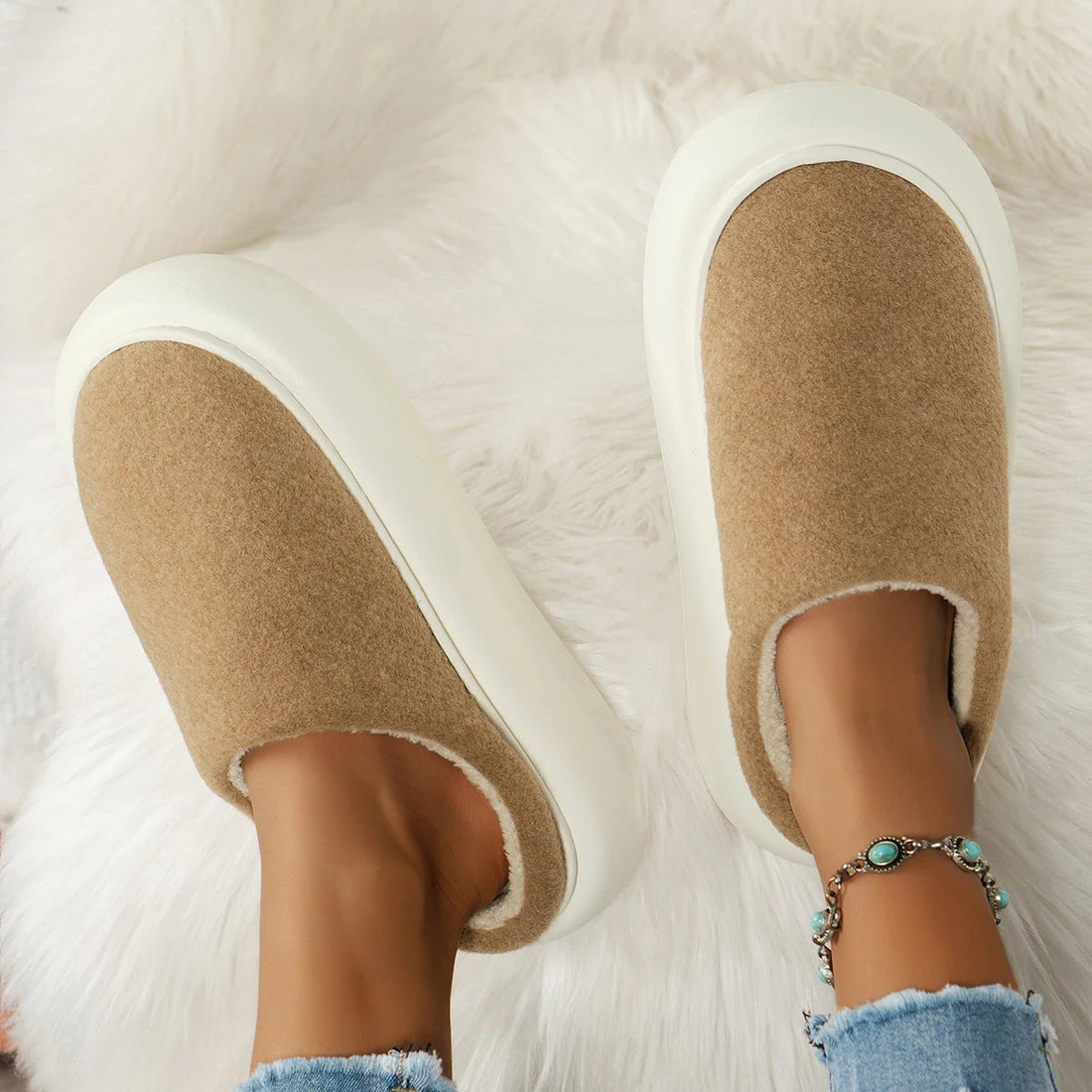 Warme Plüsch-Hausschuhe für Damen für Wohnung und gemütliche Abende – weich und leicht, in Beige und Braun, US-Größen 5,5 bis 7,5
