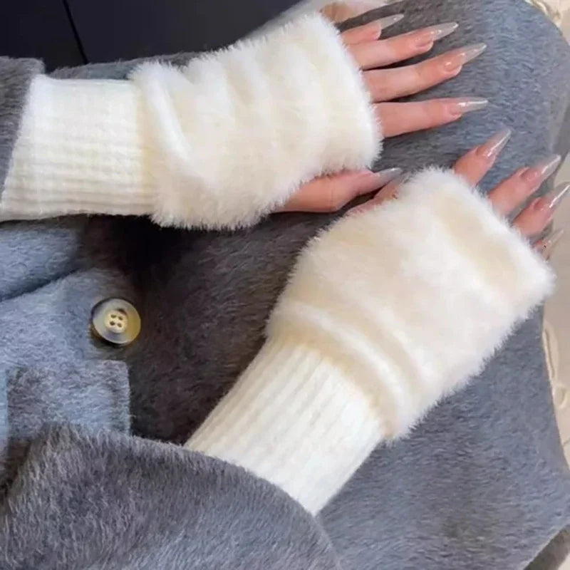Fingerlose Plüsch-Handschuhe für Damen im Winter – weich, Fingerspitzen frei für Handy und Tastatur, in Schwarz, Khaki, Weiß, Rosa