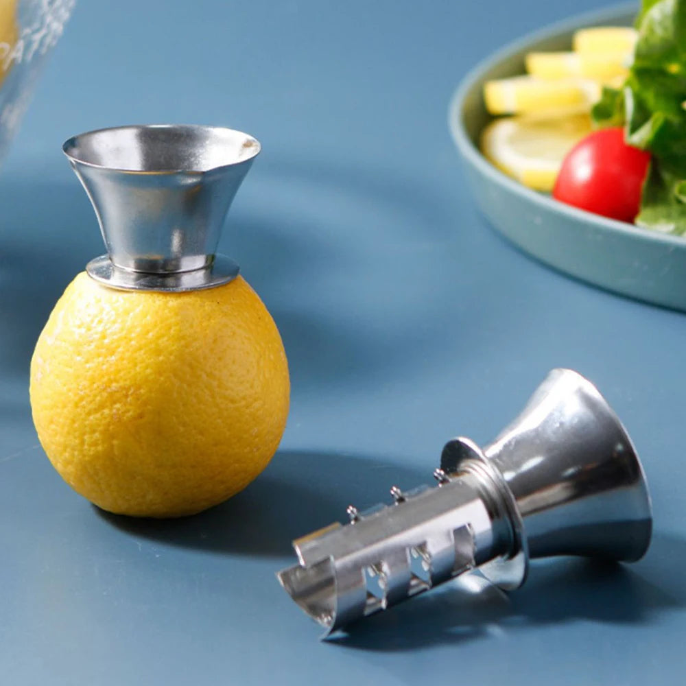 Zitrus-Ausgießer aus Edelstahl zum Eindrehen in die Frucht für Küche und Bar – Saftausgießer für Zitronen, Limetten und Orangen, 7 cm