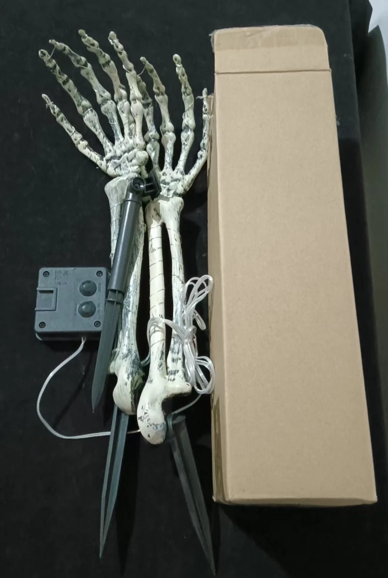 Skeletthand-Solarleuchten im 2er-Set als Halloween-Deko für Garten, Rasen und Beet – je 46 cm, Erdspieß, wasserdicht, automatisch nachts, 4 Farben