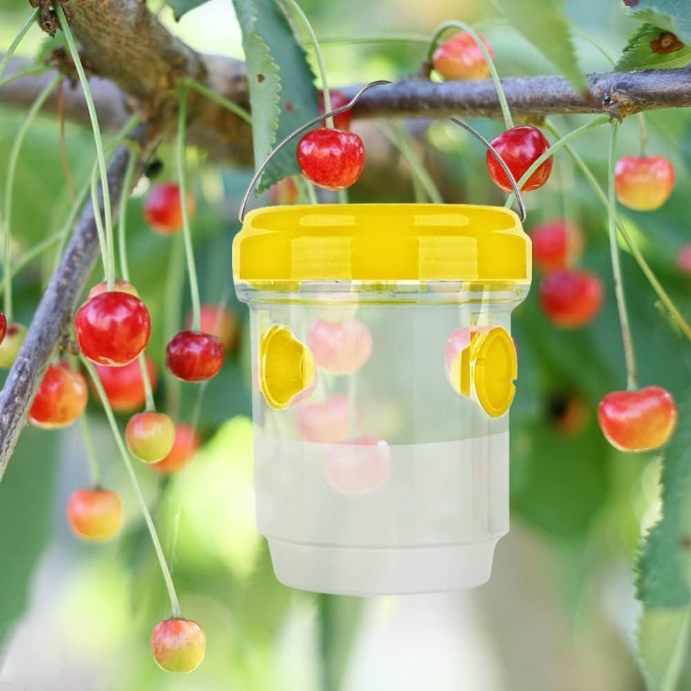 Wespenfalle zum Aufhängen mit gelbem Deckel und Einflugöffnungen für Obstbäume, Garten und Terrasse – transparenter Behälter, ungiftig, Kunststoff