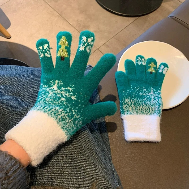 Weihnachtliche Strickhandschuhe mit offener Daumen- und Zeigefingerspitze für Winter und Advent – Tannenbaummotiv, Grün, Rot oder Weiß