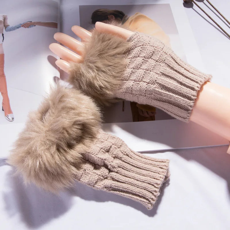 Fingerlose Strickhandschuhe mit Kunstfellbesatz für Damen zum Tippen am Smartphone im Winter – Pulswärmer mit Daumenloch, 10 Farben