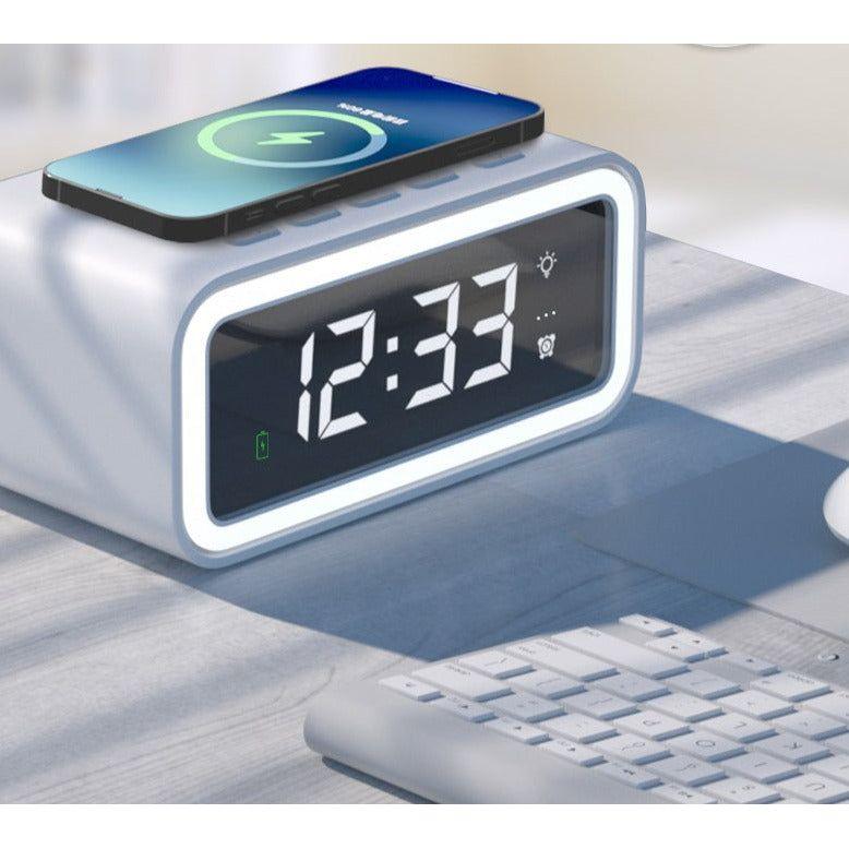 Digitaler Wecker mit kabelloser 15-W-Ladestation und Nachtlicht für Nachttisch und Schreibtisch – 15 × 7 × 8 cm, dimmbare LED-Anzeige, USB, Weiß