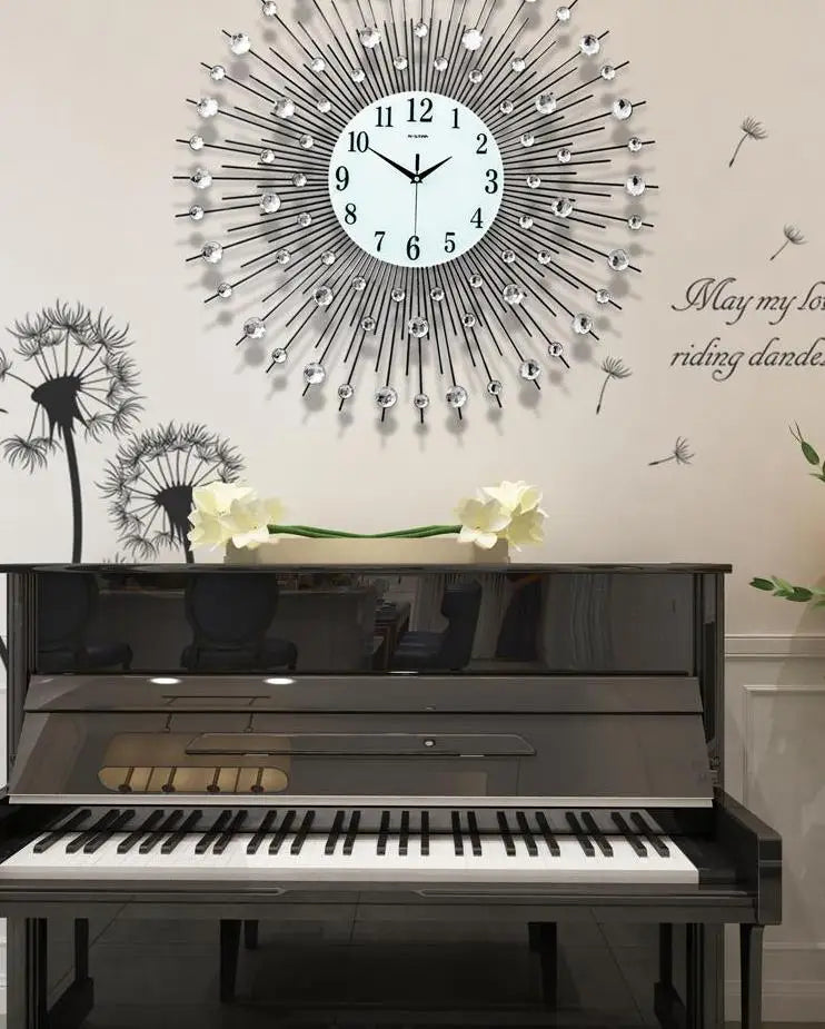 Große Wanduhr aus Metall mit Sonnenstrahl-Design im Vintage-Stil für das Wohnzimmer – 60 bis 80 cm, rund, Steinbesatz, Quarzwerk, Silber