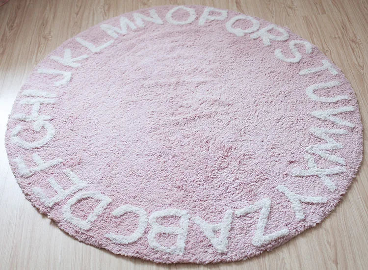 Runder Kinderteppich aus Baumwolle mit Buchstaben-Muster für Kinderzimmer und Spielbereich – Ø 120 cm, gewebt, rutschfest, Weiß, Rosa oder Grau