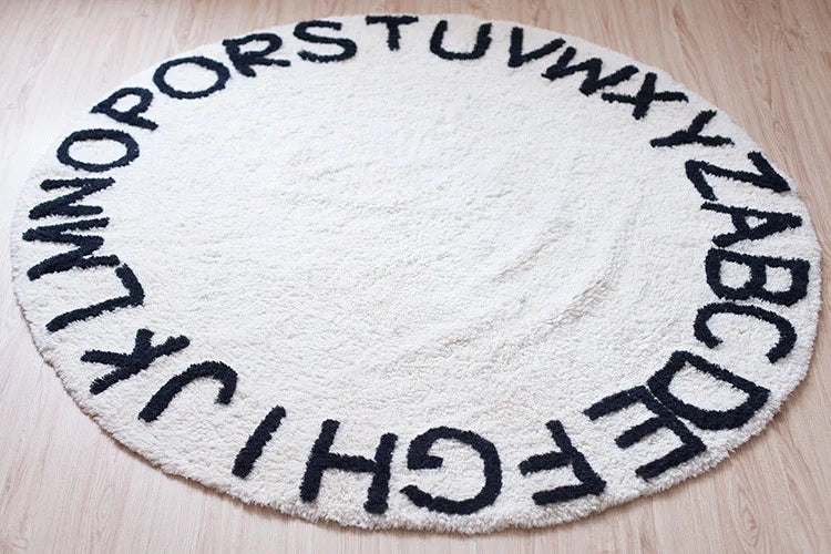 Runder Kinderteppich aus Baumwolle mit Buchstaben-Muster für Kinderzimmer und Spielbereich – Ø 120 cm, gewebt, rutschfest, Weiß, Rosa oder Grau