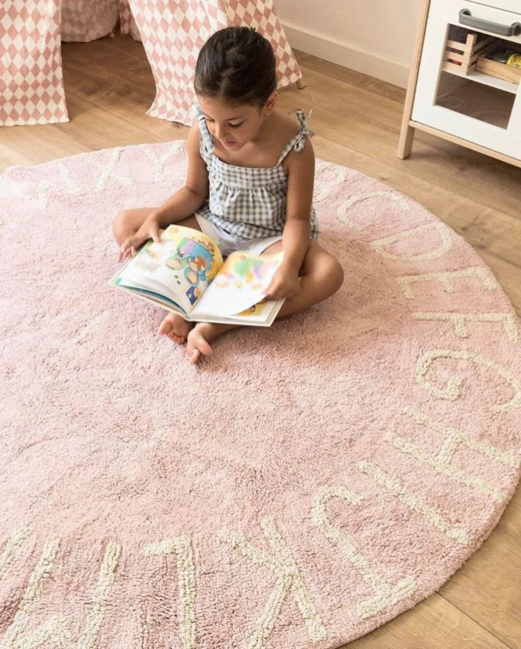 Runder Kinderteppich aus Baumwolle mit Buchstaben-Muster für Kinderzimmer und Spielbereich – Ø 120 cm, gewebt, rutschfest, Weiß, Rosa oder Grau