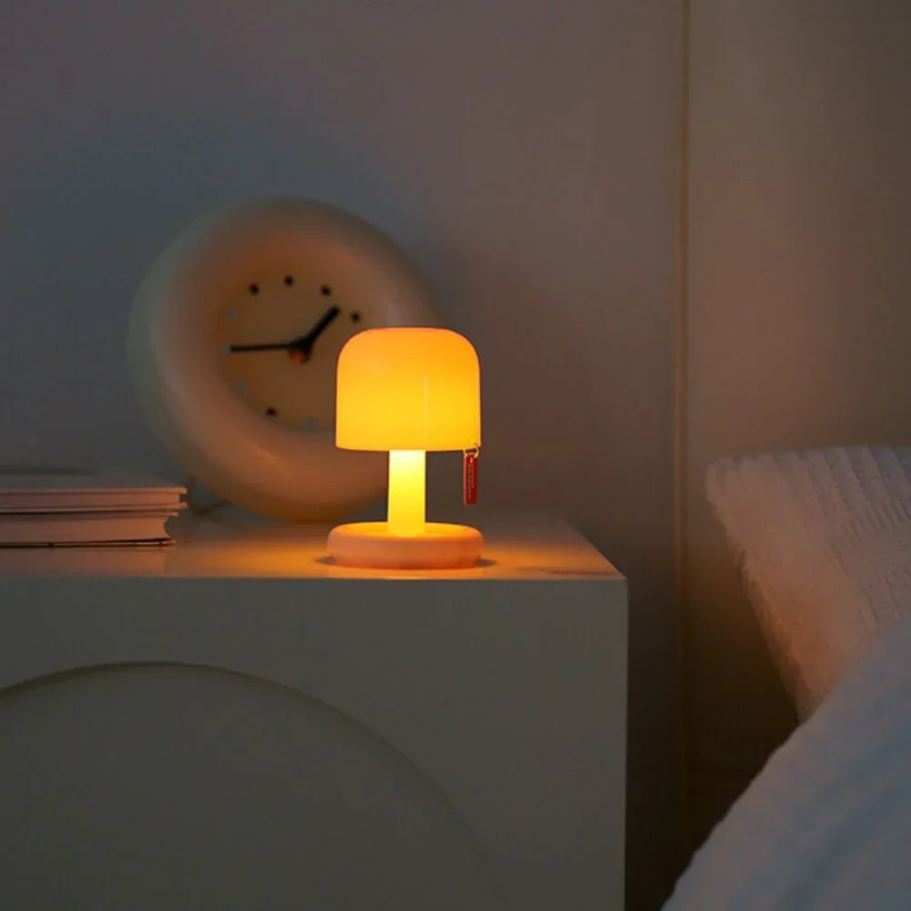 Mini-Sonnenuntergangslampe in Pilzform als Stimmungslicht für Nachttisch, Schreibtisch und Regal – warmes LED-Licht, USB oder Batterie, Kunststoff
