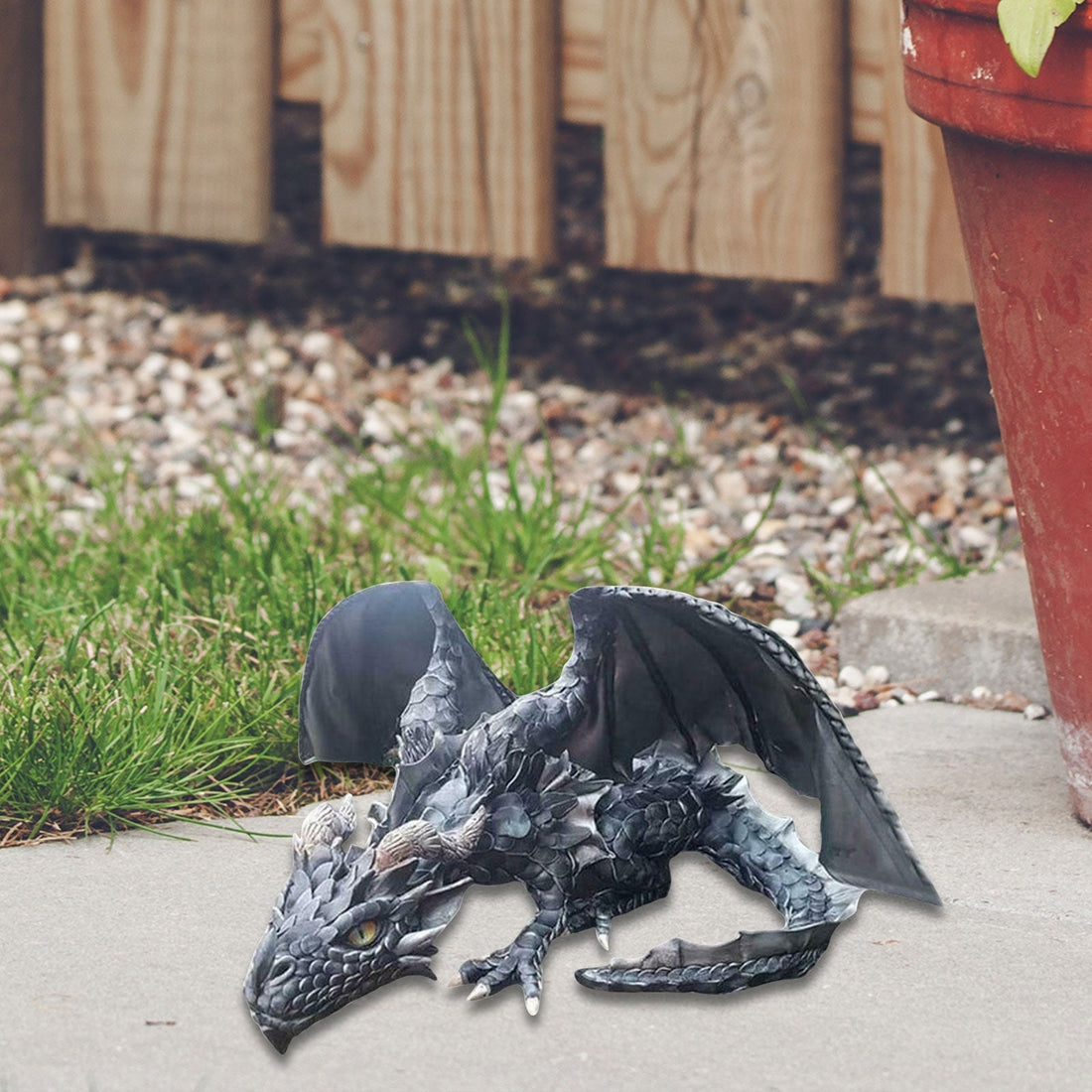 Gotische Drachenfigur als Wächter-Statue aus Kunstharz für Garten, Terrasse und Teichrand – 22 × 18 × 18 cm, wetterfest, kauernder Drache
