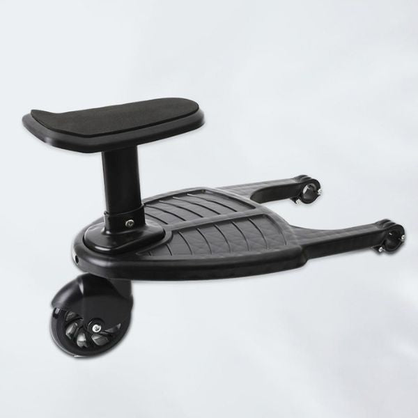 Kinderwagen-Mitfahrbrett mit Sitz für Geschwisterkinder zum Stehen oder Sitzen – universal, höhen- und breitenverstellbar, Rollen schwarz, blau, rosa