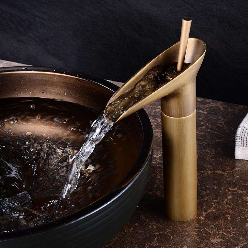 Antike Waschtischarmatur aus Messing mit Wasserfall-Auslauf für das Badezimmer-Waschbecken – Einhebelmischer, Einlochmontage, Schwarz oder Gold