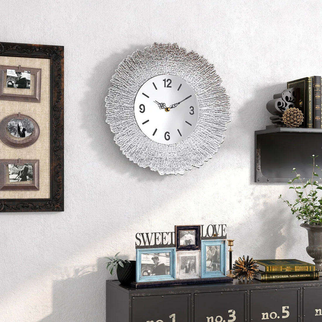 Lautlose Wanduhr mit strukturiertem Zierrahmen in Silber oder Gold für Wohnzimmer, Schlafzimmer und Küche – Ø 33 cm, rund, Quarz-Sweep-Uhrwerk