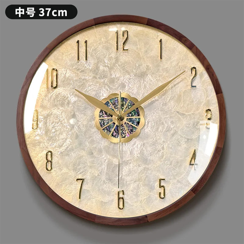 Runde Wanduhr aus Massivholz und Muschel im modernen Stil für das Wohnzimmer – 32,5 bis 40 cm, Glas, Zeigeranzeige, batteriebetrieben, 7 Ausführungen
