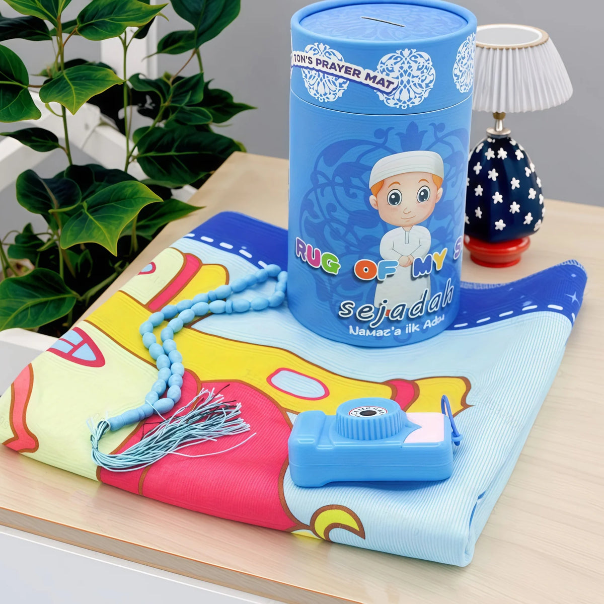 Gebetsteppich für Kinder im 4-teiligen Geschenkset zum Ramadan mit Gebetskette – 50 × 95 cm, Polyester, rutschfest, tragbar, Blau oder Rosa