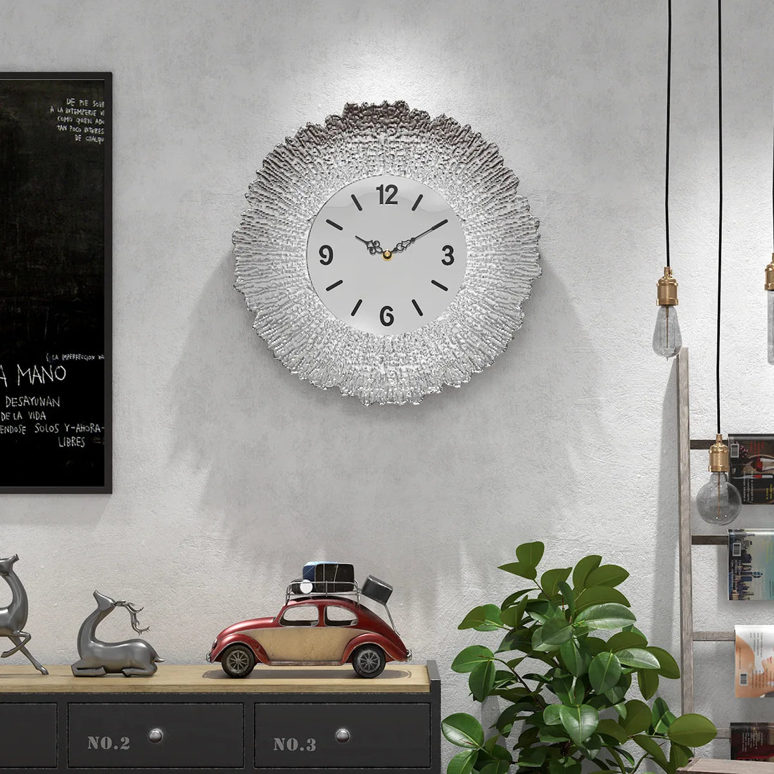 Lautlose Wanduhr mit strukturiertem Zierrahmen in Silber oder Gold für Wohnzimmer, Schlafzimmer und Küche – Ø 33 cm, rund, Quarz-Sweep-Uhrwerk