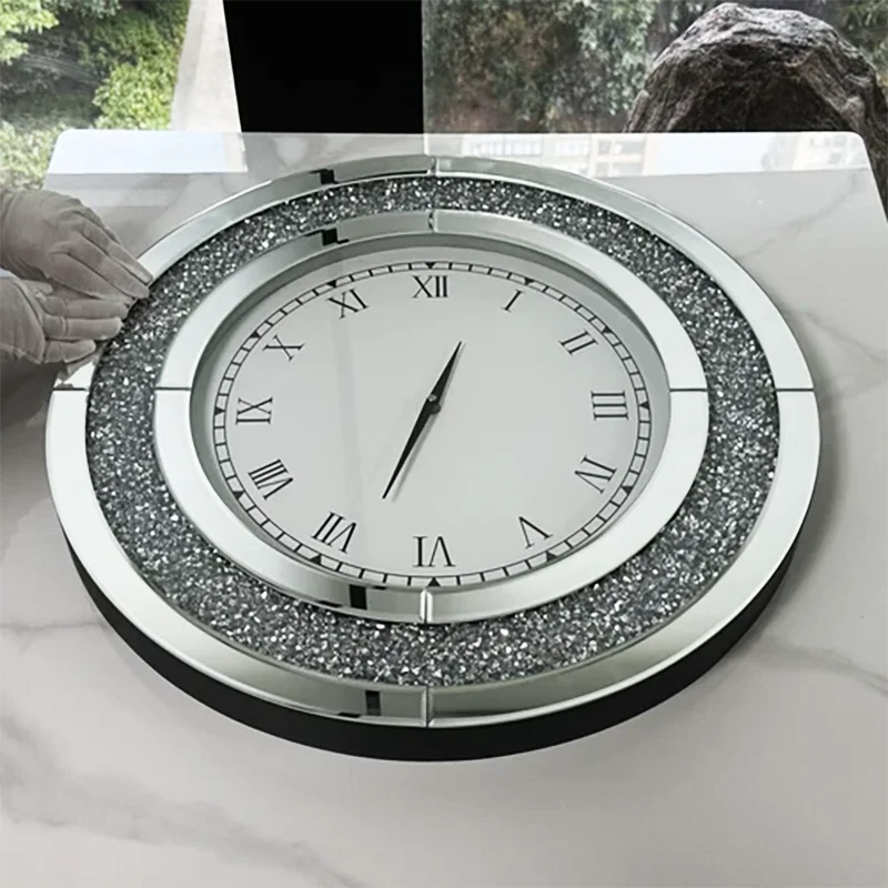 Große Spiegel-Wanduhr mit Glitzerring in Kristalloptik und römischen Ziffern für das Wohnzimmer – 60 × 60 cm, rund, gehärtetes Glas, 2 Ausführungen