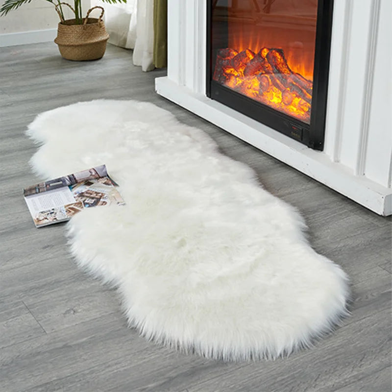 Weicher Teppich in Schaffell-Optik aus Kunstfell für Wohnzimmer, Schlafzimmer und Sessel – 50 × 80 bis 80 × 200 cm, unregelmäßige Form, 9 Farben