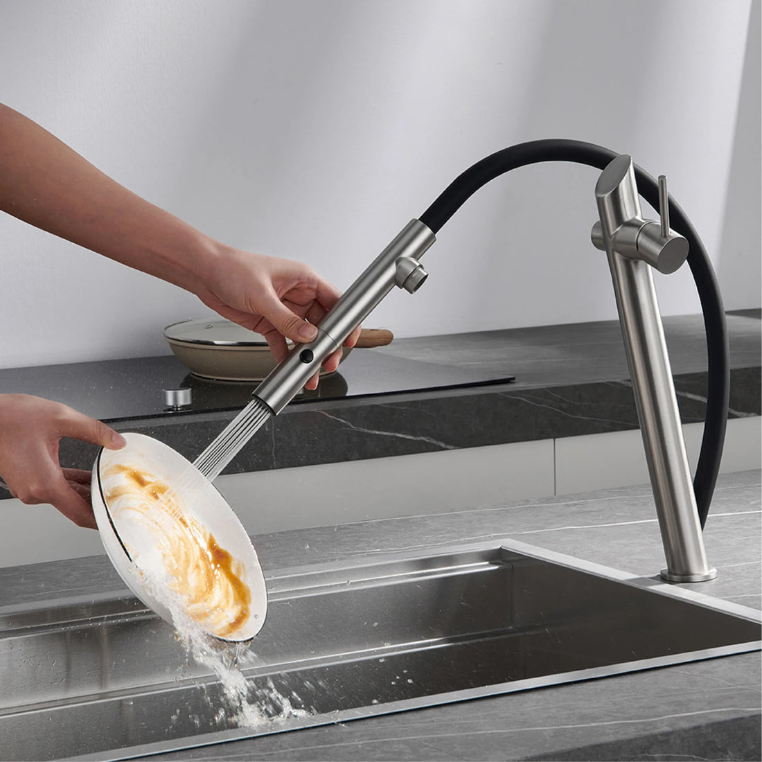 Ausziehbare Küchenarmatur aus Messing für die Küchenspüle – 2 Strahlarten, magnetische Brausehalterung, drehbar, Warm- und Kaltwasser, 5 Farben