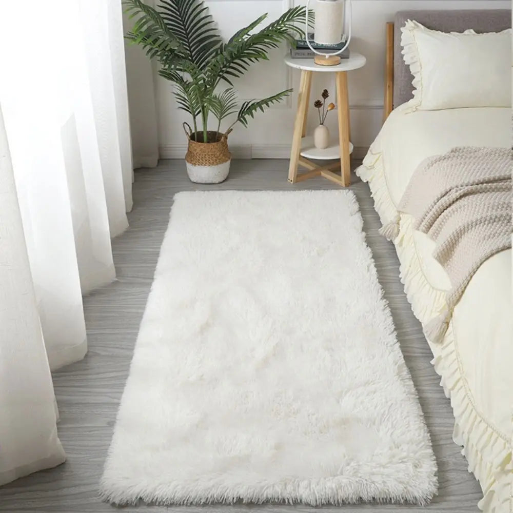 Flauschiger Hochflor-Teppich aus Kunstwolle als Bettvorleger und Sesselauflage – 40 × 60 bis 40 × 120 cm, rechteckig, zottelig, 4 Farben