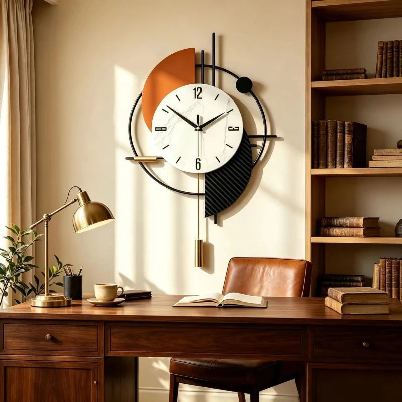 Wanduhr aus Metall mit Pendel für Wohnzimmer und TV-Wand – 52 × 34 cm, geometrisch, rundes Zifferblatt, geräuschloses Quarzwerk, 2 Modelle