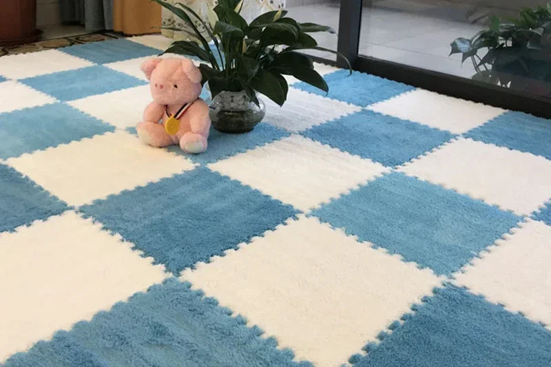 Ineinandergreifende Plüsch-Bodenfliesen als Spielmatte für Kinderzimmer und Schlafzimmer – 30 × 30 × 1 cm, EVA-Schaum, 10 oder 20 Stück, 24 Farben