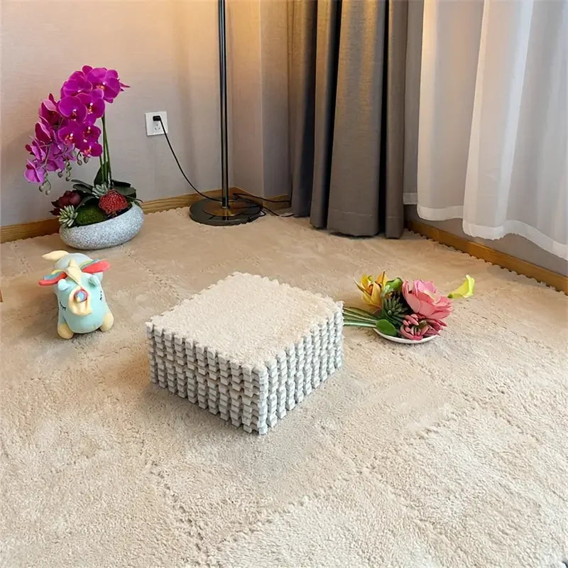 Flauschige Spielmatte aus 12 Schaumstoff-Puzzlefliesen für Spielzimmer und Schlafzimmer – 30 × 30 × 1 cm, Plüschoberfläche, zuschneidbar, 5 Farben
