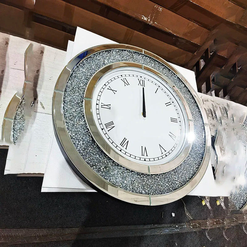 Große Spiegel-Wanduhr mit Glitzerring in Kristalloptik und römischen Ziffern für das Wohnzimmer – 60 × 60 cm, rund, gehärtetes Glas, 2 Ausführungen