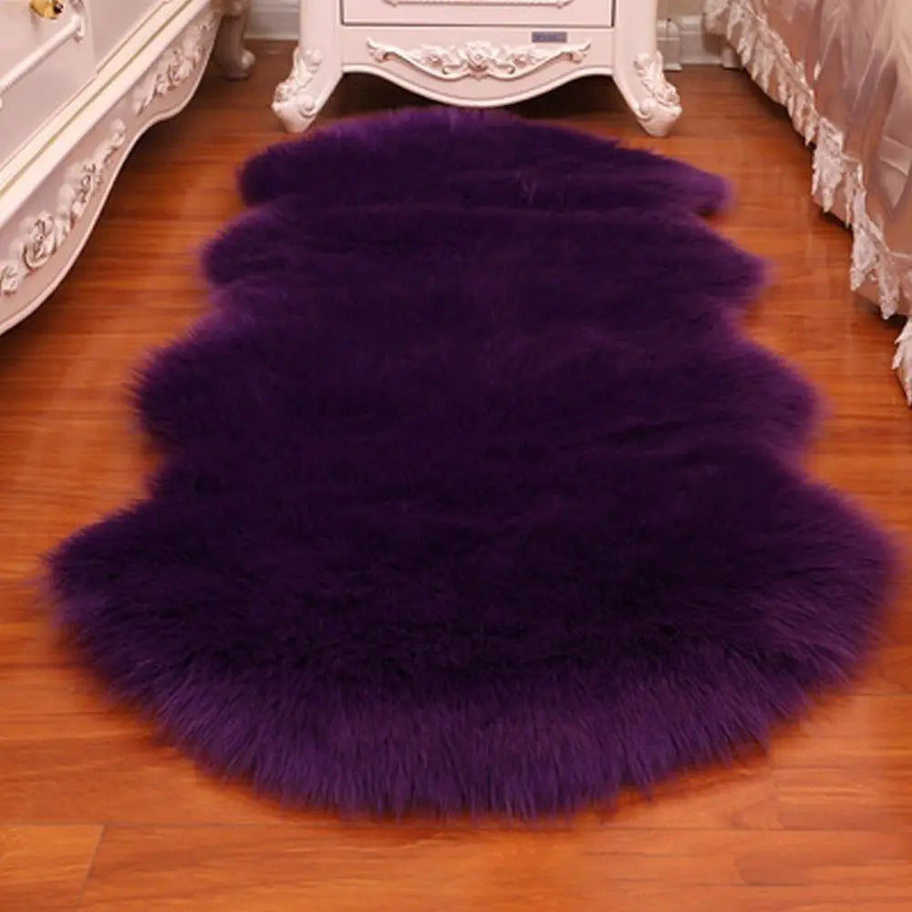 Flauschiger Kunstfell-Teppich in Schaffell-Optik für Wohnzimmer und Schlafzimmer – 40 × 60 oder 60 × 90 cm, unregelmäßige Form, Langhaar, 10 Farben