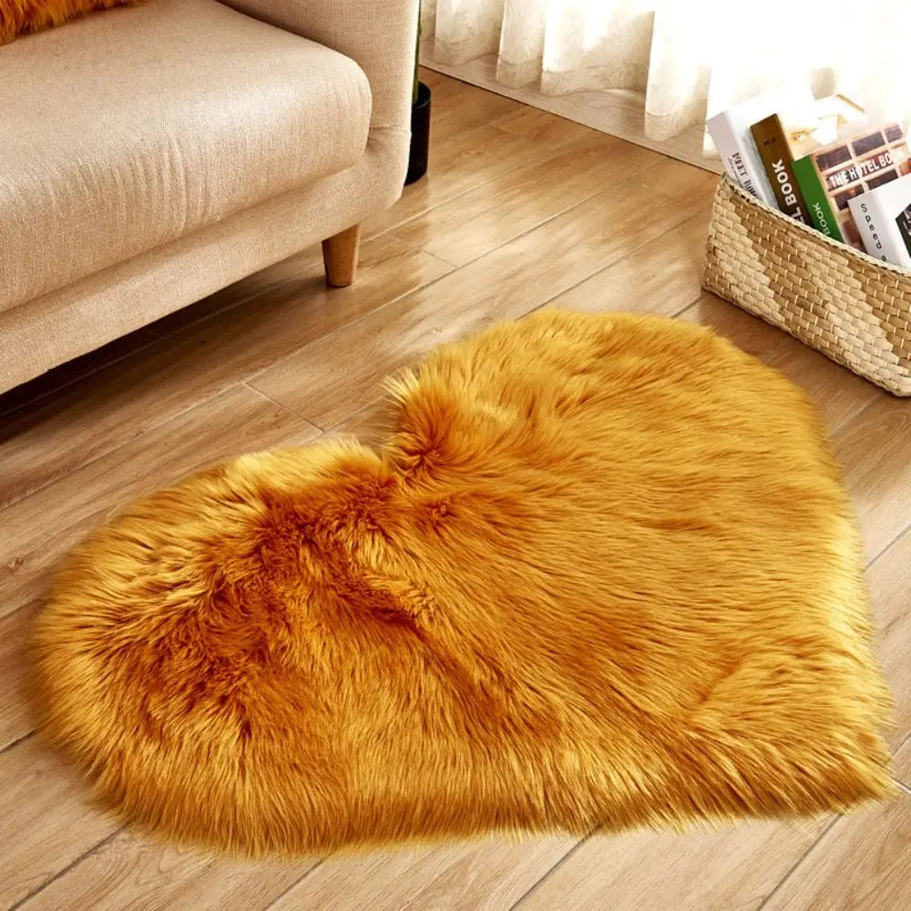 Herzförmiger Plüschteppich aus Kunstwolle als Sitzauflage und Deko-Matte für Wohnzimmer und Schlafzimmer – 30 × 40 cm, waschbar, 10 Farben