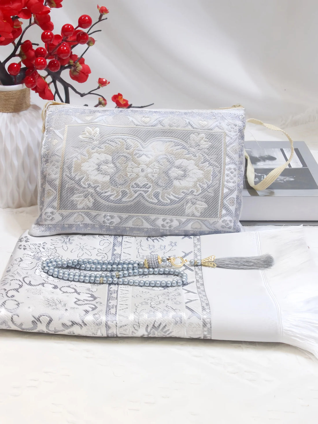 Dreiteiliges Gebetsteppich-Set mit Gebetskette und Tragetasche als Geschenk zu Ramadan und Eid – 70 × 110 cm, beflockt, rutschfest, 5 Farben