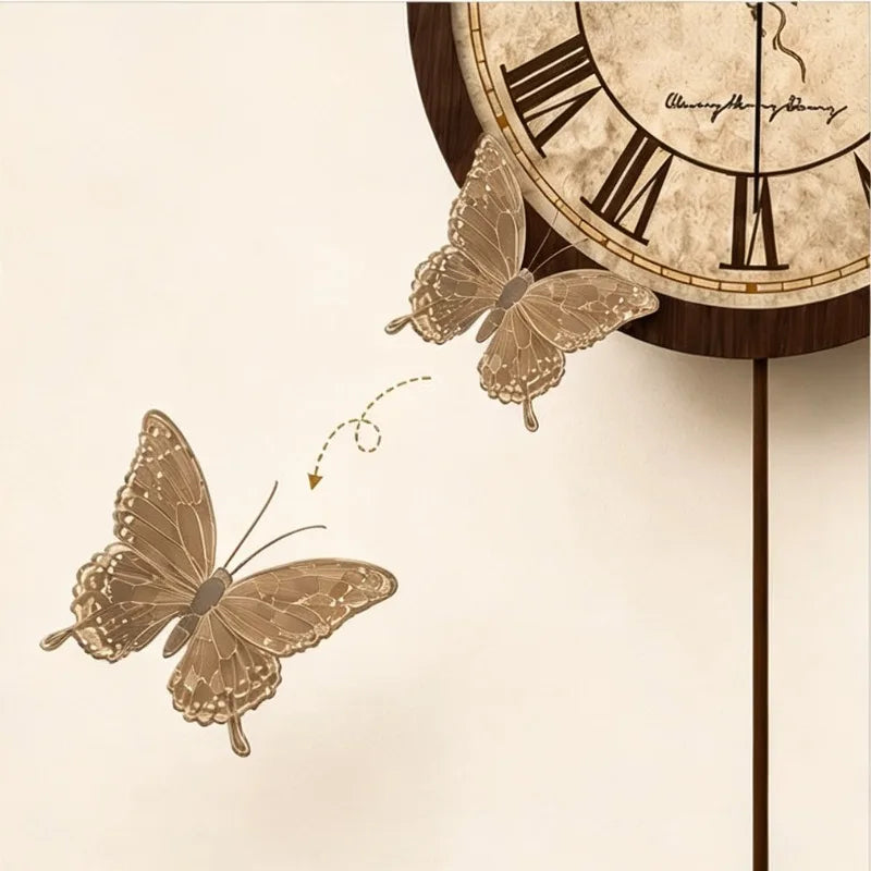 Retro-Wanduhr aus Acryl mit Schmetterlings-Dekor als Wanddekoration für das Wohnzimmer – 29 × 63 cm, römische Ziffern, Walnussoptik