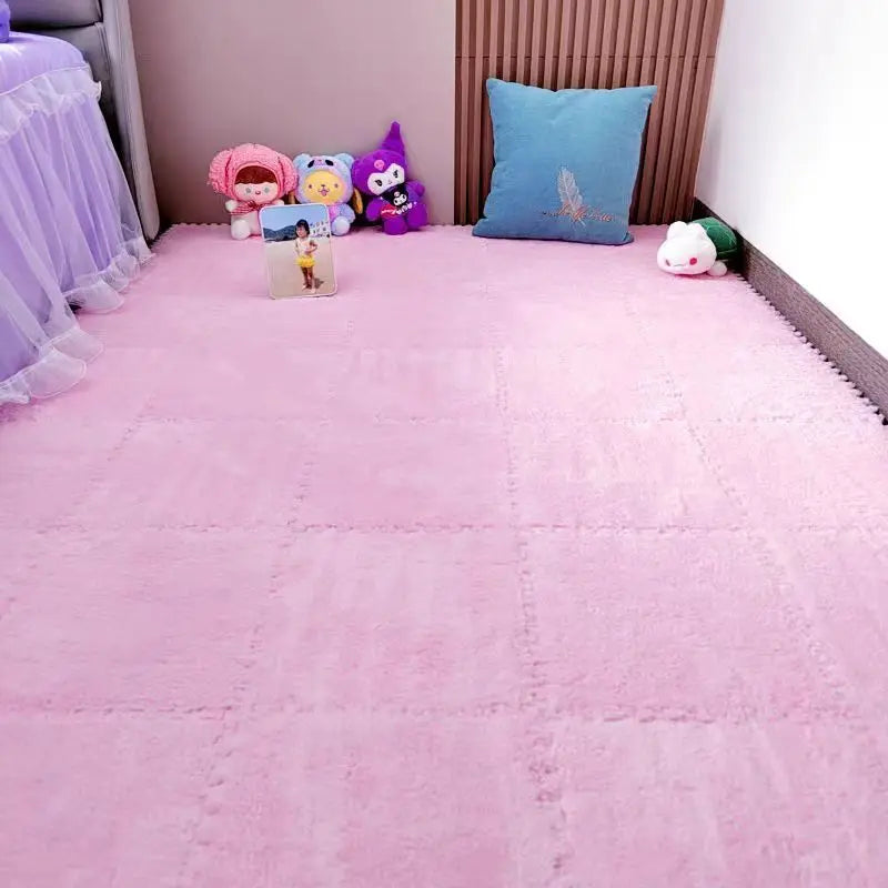 Warme Spielmatte aus 10 Plüsch-Schaumstofffliesen für Kinderzimmer und Schlafzimmer – 30 × 30 × 1 cm, ineinandergreifend, mit Randstreifen, 16 Farben