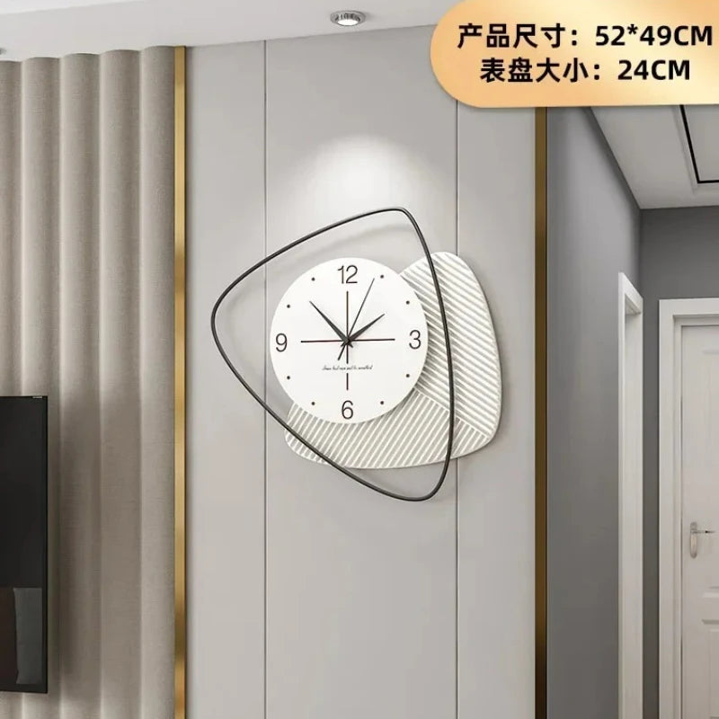 Moderne Wanduhr aus Metall als Wandkunst für Schlafzimmer und Wohnzimmer – 52 × 49, 53 oder 60 × 46 cm, geometrisch, geräuschlos, mehrere Modelle