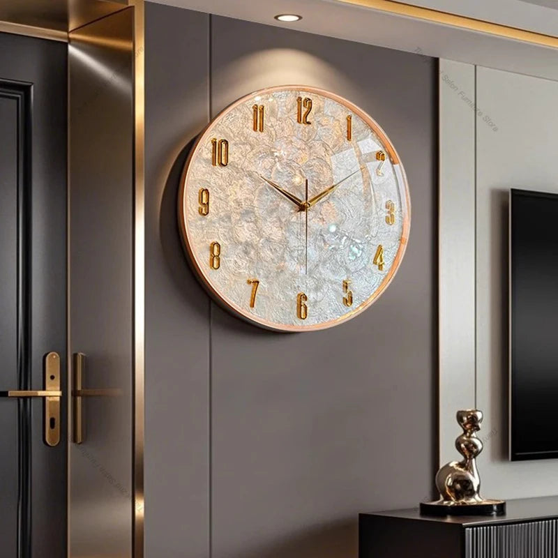 Runde Wanduhr mit Muschel-Zifferblatt im italienisch-minimalistischen Stil für das Wohnzimmer – Ø 32, 36 oder 40 cm, lautlos, Glasabdeckung