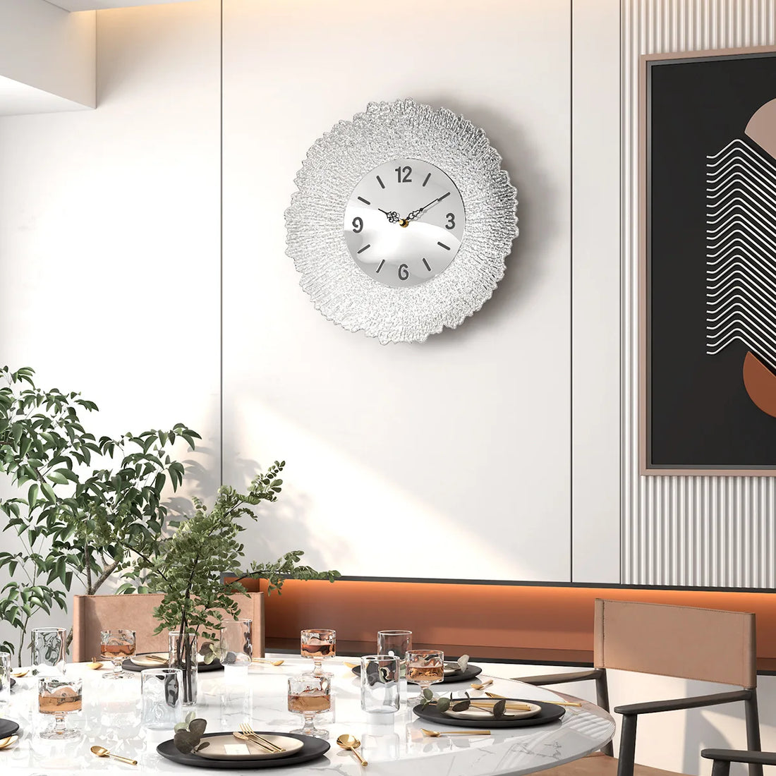 Lautlose Wanduhr mit strukturiertem Zierrahmen in Silber oder Gold für Wohnzimmer, Schlafzimmer und Küche – Ø 33 cm, rund, Quarz-Sweep-Uhrwerk