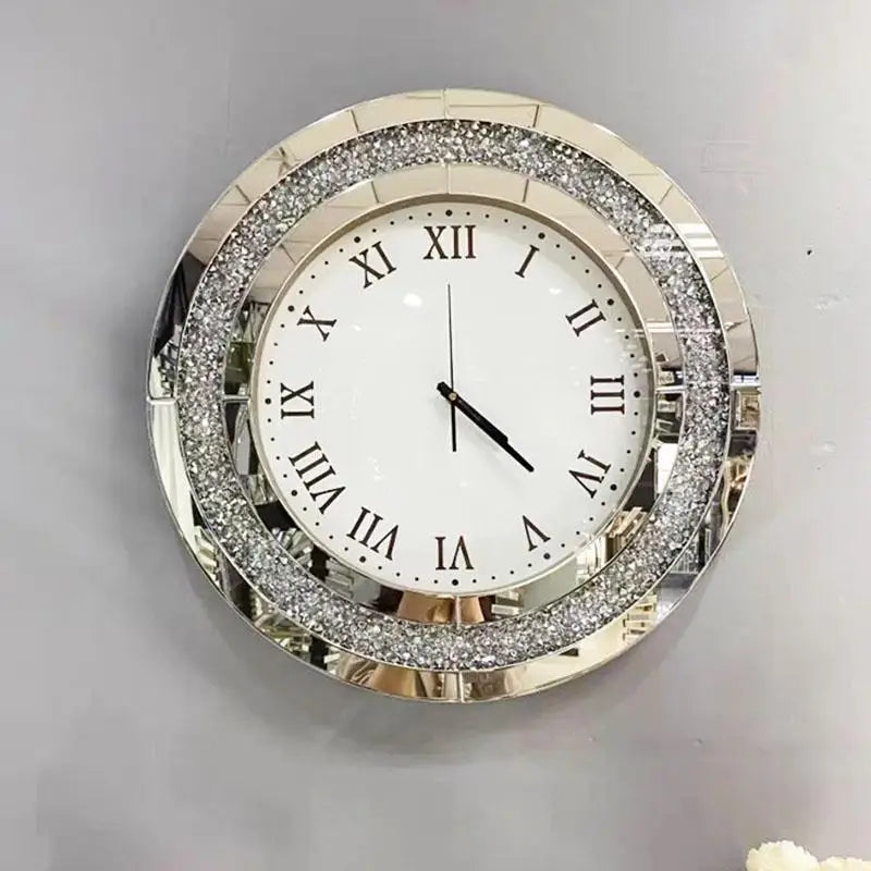 Große Spiegel-Wanduhr mit Glitzerring in Kristalloptik und römischen Ziffern für das Wohnzimmer – 60 × 60 cm, rund, gehärtetes Glas, 2 Ausführungen