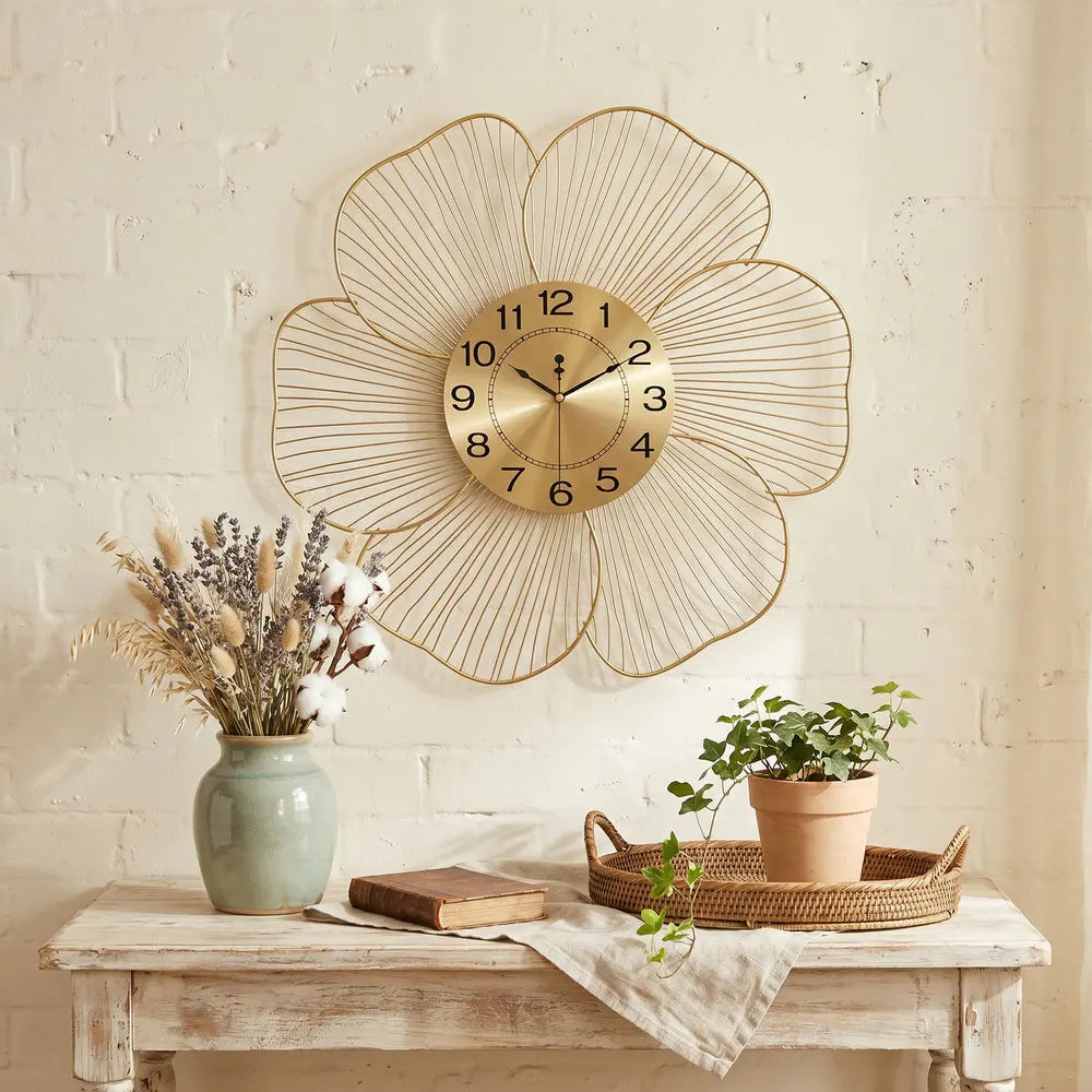 Metall-Wanduhr mit Blumenmuster im nordischen Stil für Wohnzimmer und Esszimmer – 60 × 60 cm, rund, lautloses Quarzwerk, ohne Ticken