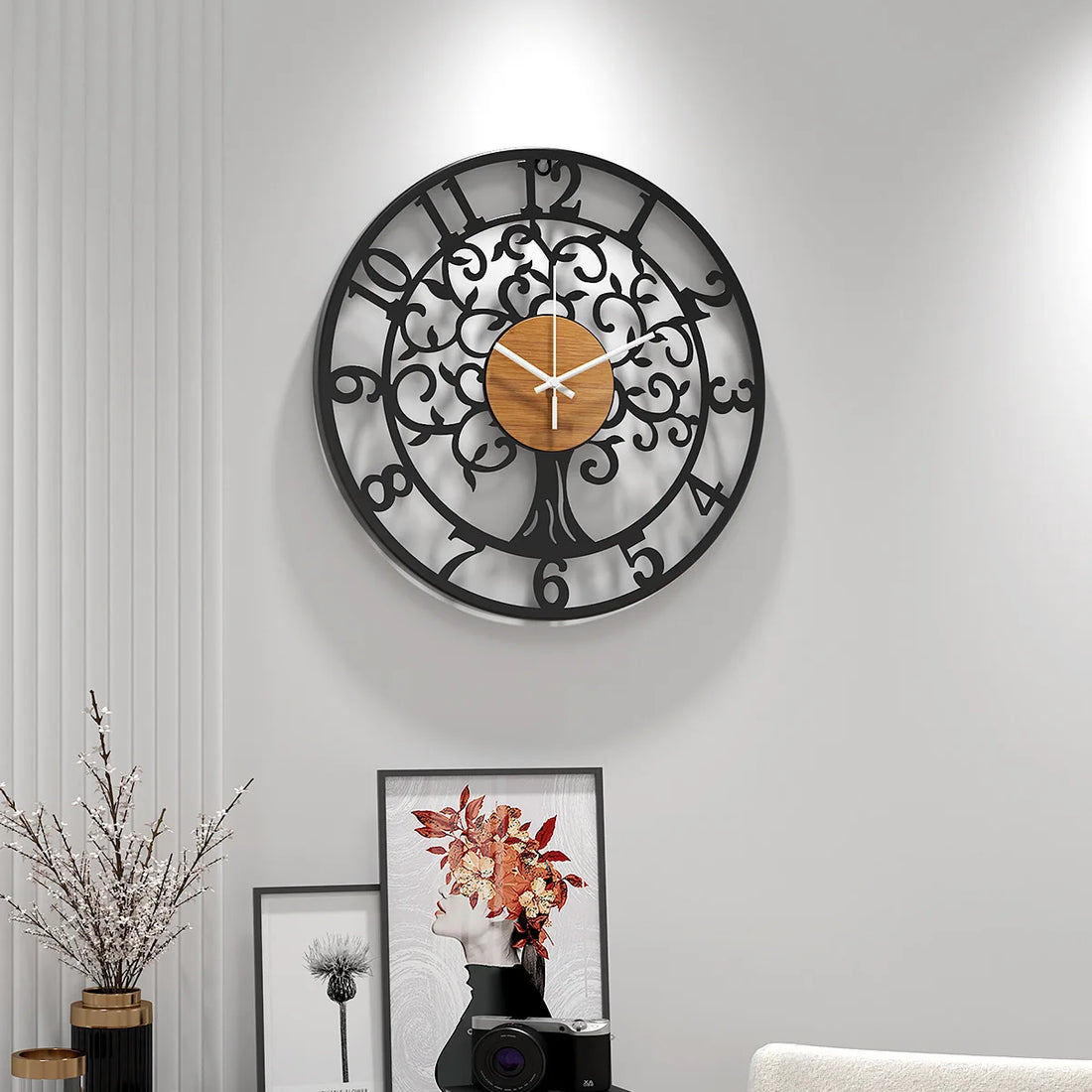 Wanduhr aus Eisen mit Lebensbaum-Motiv als Wandkunst für Wohnzimmer und Schlafzimmer – Ø 30 bis 40 cm, rund, geräuschlos, Schwarz