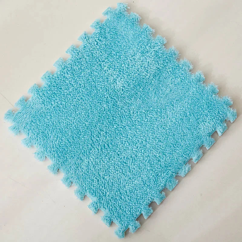 Plüsch-Puzzlematte mit EVA-Schaumkern für Babys und Kinder im Schlafzimmer und Spielbereich – 10 Fliesen à 30 × 30 × 1 cm, zuschneidbar, 16 Farben