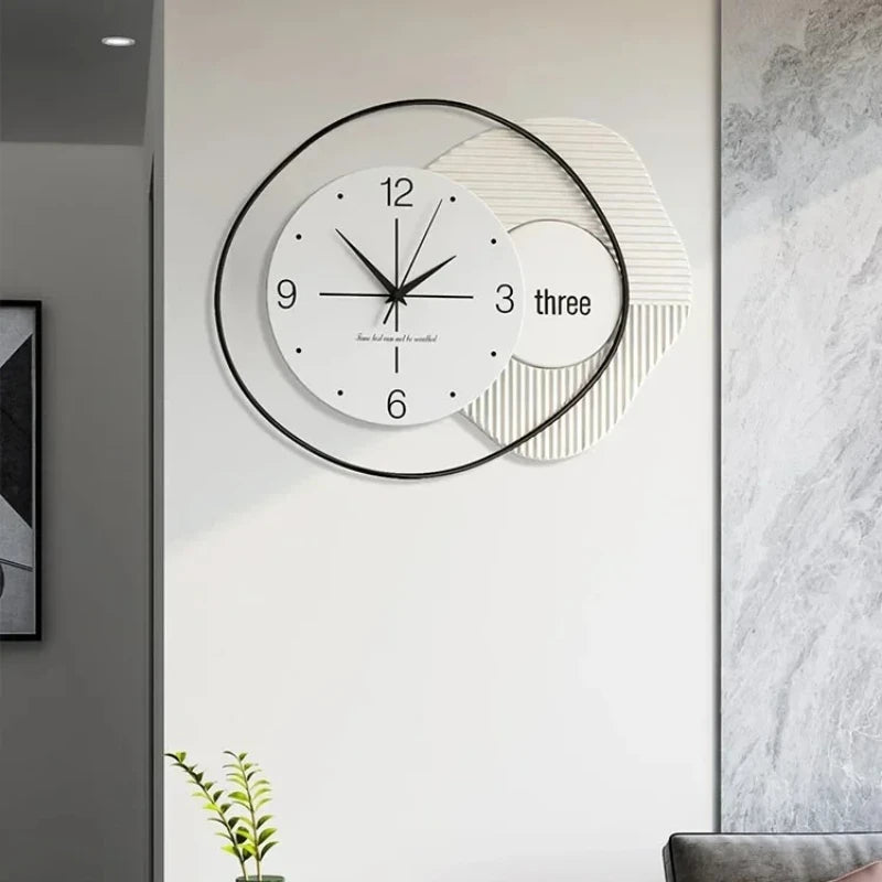 Moderne Wanduhr aus Metall als Wandkunst für Schlafzimmer und Wohnzimmer – 52 × 49, 53 oder 60 × 46 cm, geometrisch, geräuschlos, mehrere Modelle